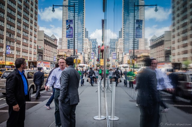 Man in the mirror - New York, Manhattan - © Pedro Hansson