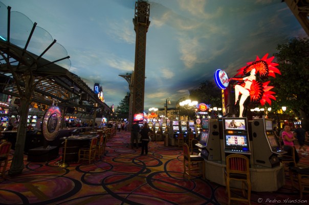 © Pedro Hansson - Inside the "French shopping mall"